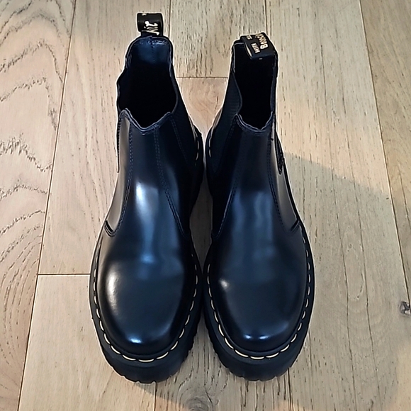 Dr Martens Smooth Leather Chelsea Boots - Picture 2 of 9